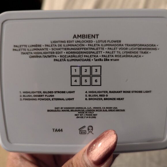 Hourglass Ambient Lighting Edit Unlocked Palette in Lotus Flower - Picture 3 of 4